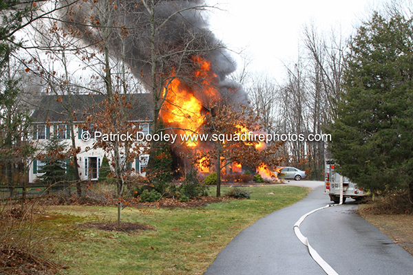 Glastonbury CT firefighters battle huge house fire