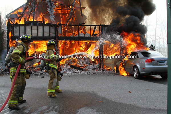 Glastonbury CT firefighters battle huge house fire