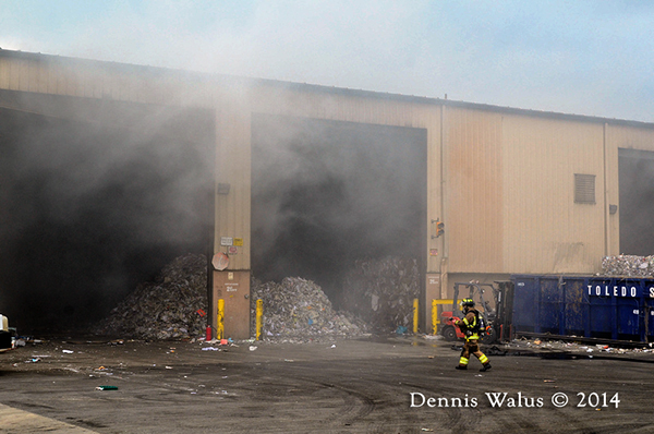 fire in recycling center 