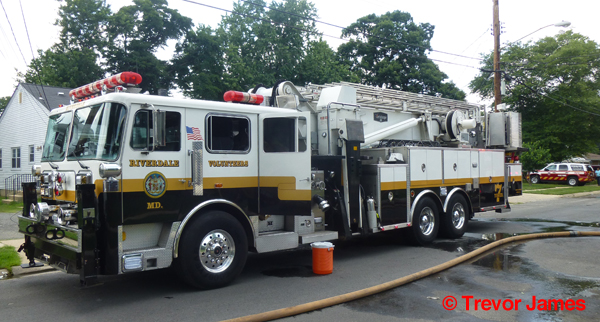 Riverdale Volunteer Fire Company Seagrave Aerialscope tower ladder