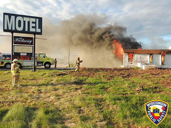 vacant hotel burns in Wisconsin