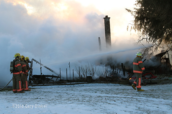 Canadian firefighters battle fire and frigid temperatures 