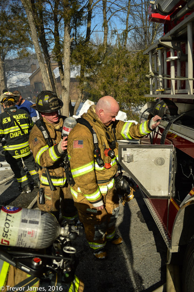 firefighter changes SCBA at fire scene