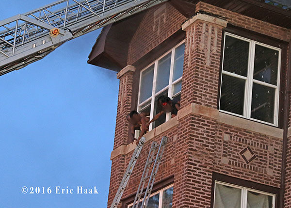 Chicago firefighters rescue victims with ladders
