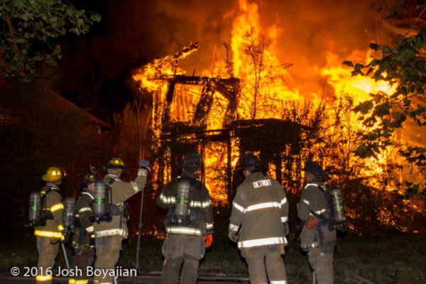 Detroit dwelling fully engulfed in flames
