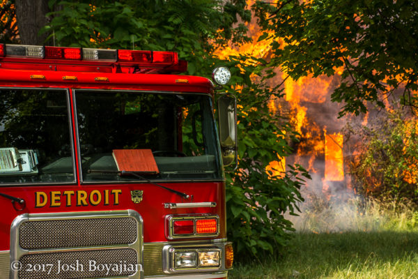 Detroit FD Engine 41 at a fire