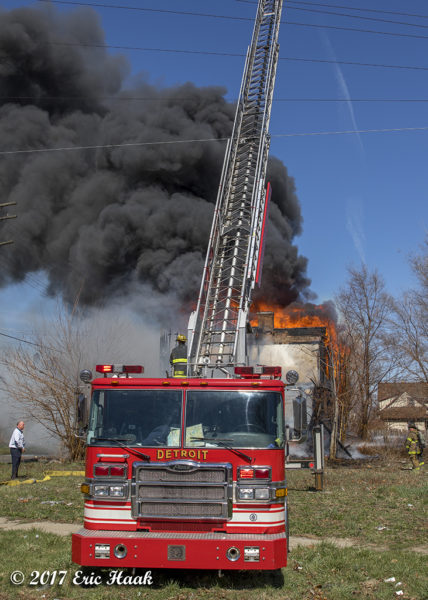 Pierce ladder truck battles fire in Detroit
