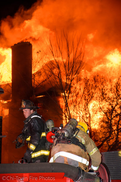 massive fire engulfs vacant house in Detroit