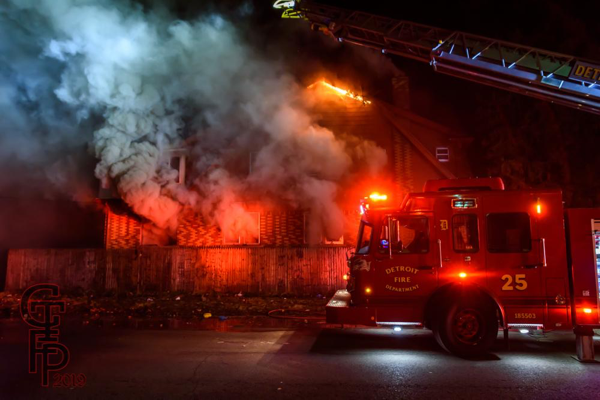 Detroit FD Ladder 25 at a fire scene