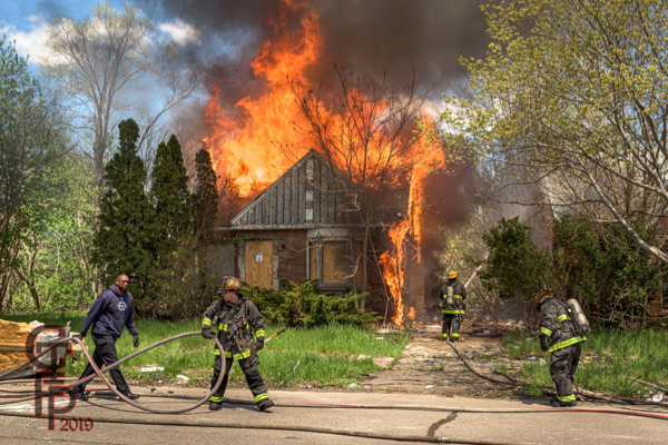 Detroits firefighters with a vacant dwelling going throughout