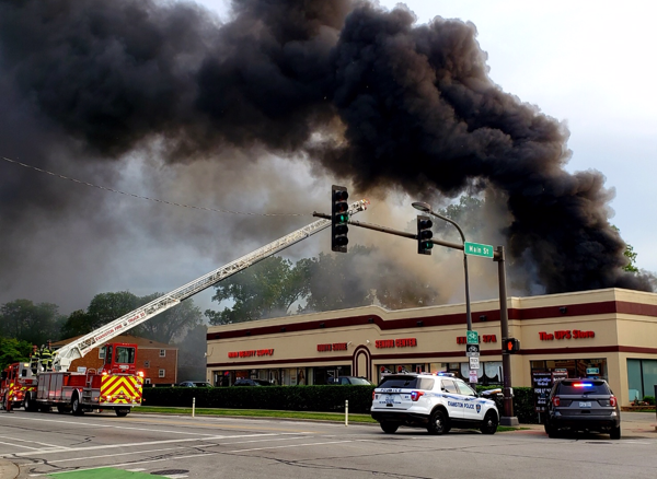 heavy smoke from commercial building fire in Evanston IL