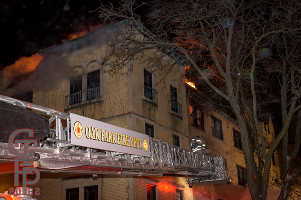 #firescenes.net; #chi-townfirephotos; #OakParkFD; #apartmentfire;