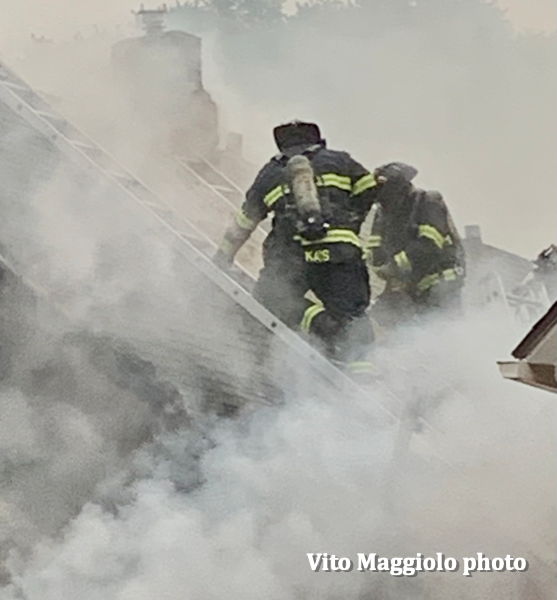 #firescenes.net; #VitoMaggiolo; #MilwaukeeFD; #housefire; #firefighters; #smoke;