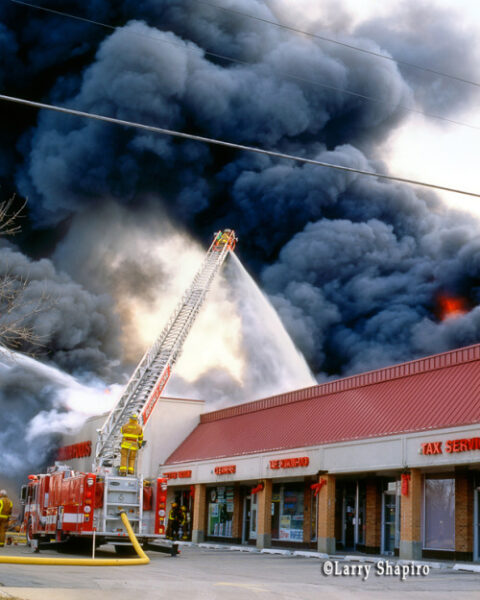 #chicagoareafire.com; #larryshapiro.tumblr.com; #larryshapiro; #shapirophotography.net; #WheelingFD; #FranklinFoodsfire; #FireTruck; #massivesmoke; #flames; #EONE; #EONEStrength; #BuffaloGroveFD;