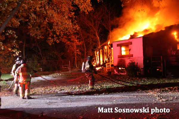 #firescenes.net; #FlintFD; #MattSosnowski; #trailerfire; #mobilehome; #fire; #flames; #firefighters;